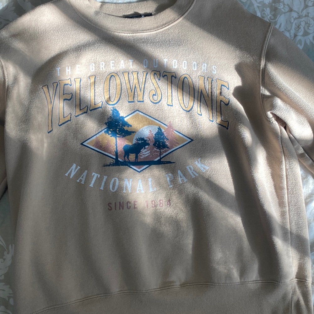 Yellow stone national park crewneck
